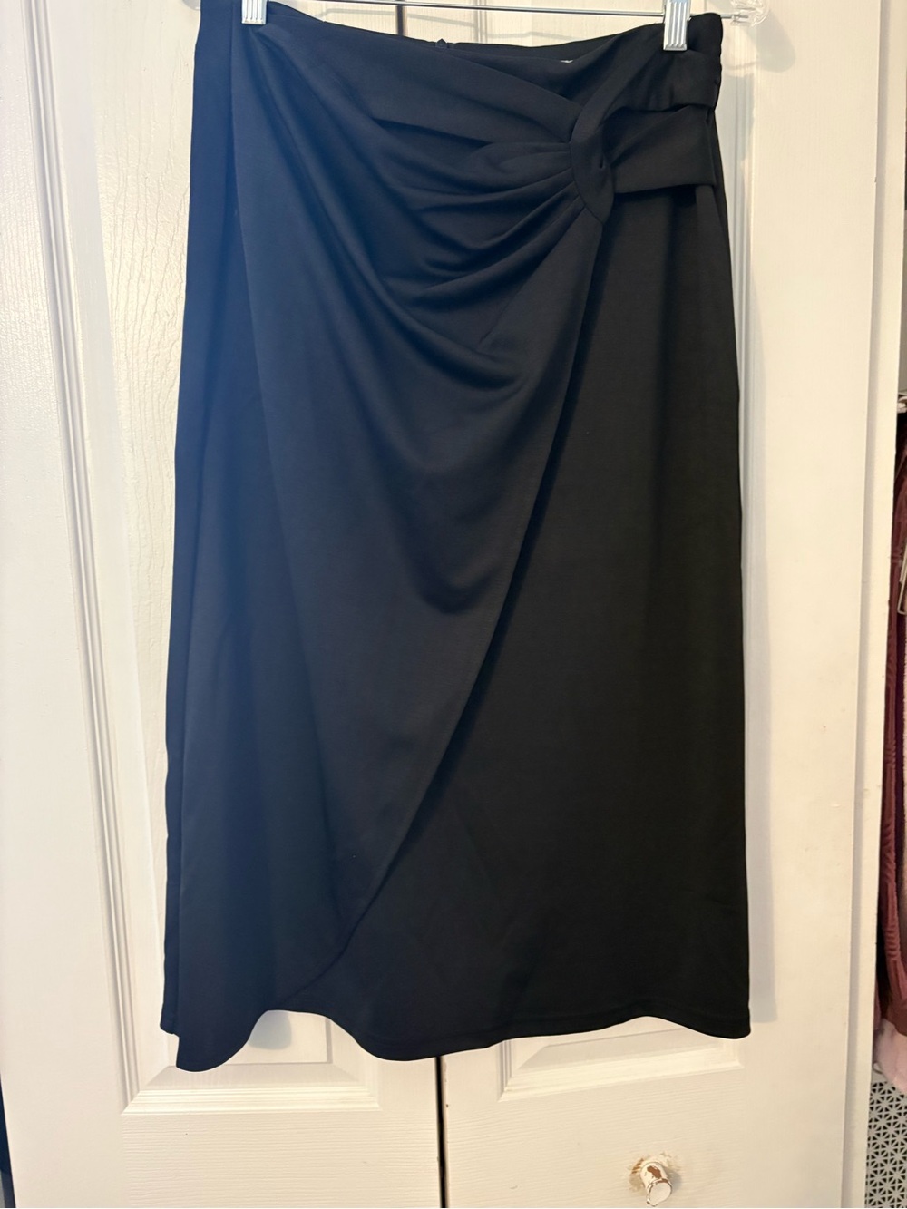Title:
Black Midi Skirt Women’s Size 4 Classic Versatile